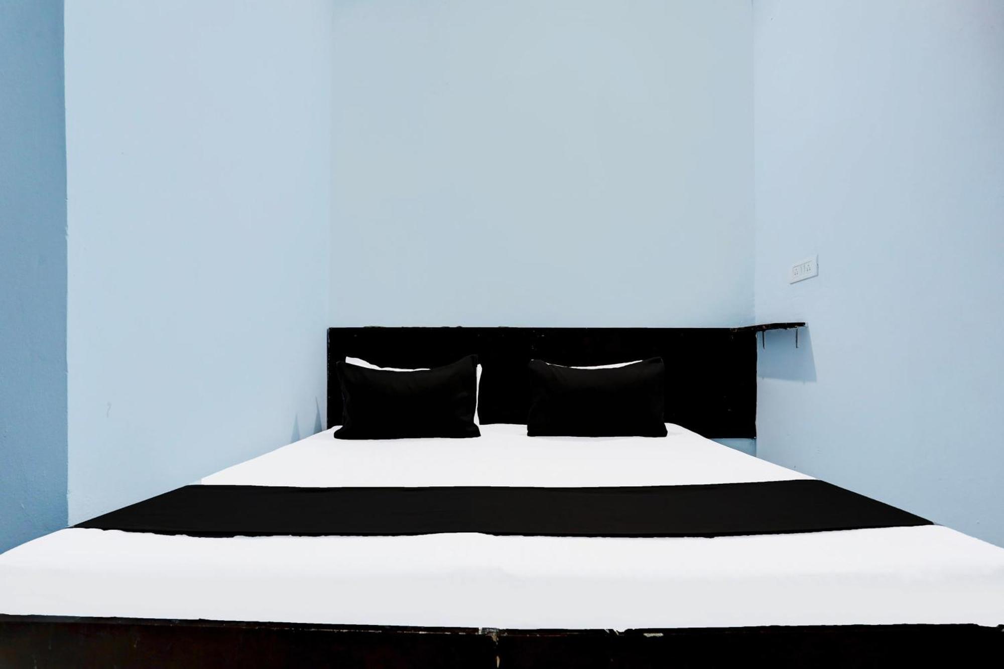 Spot On New Diamond Guest House Rudrapur Eksteriør billede