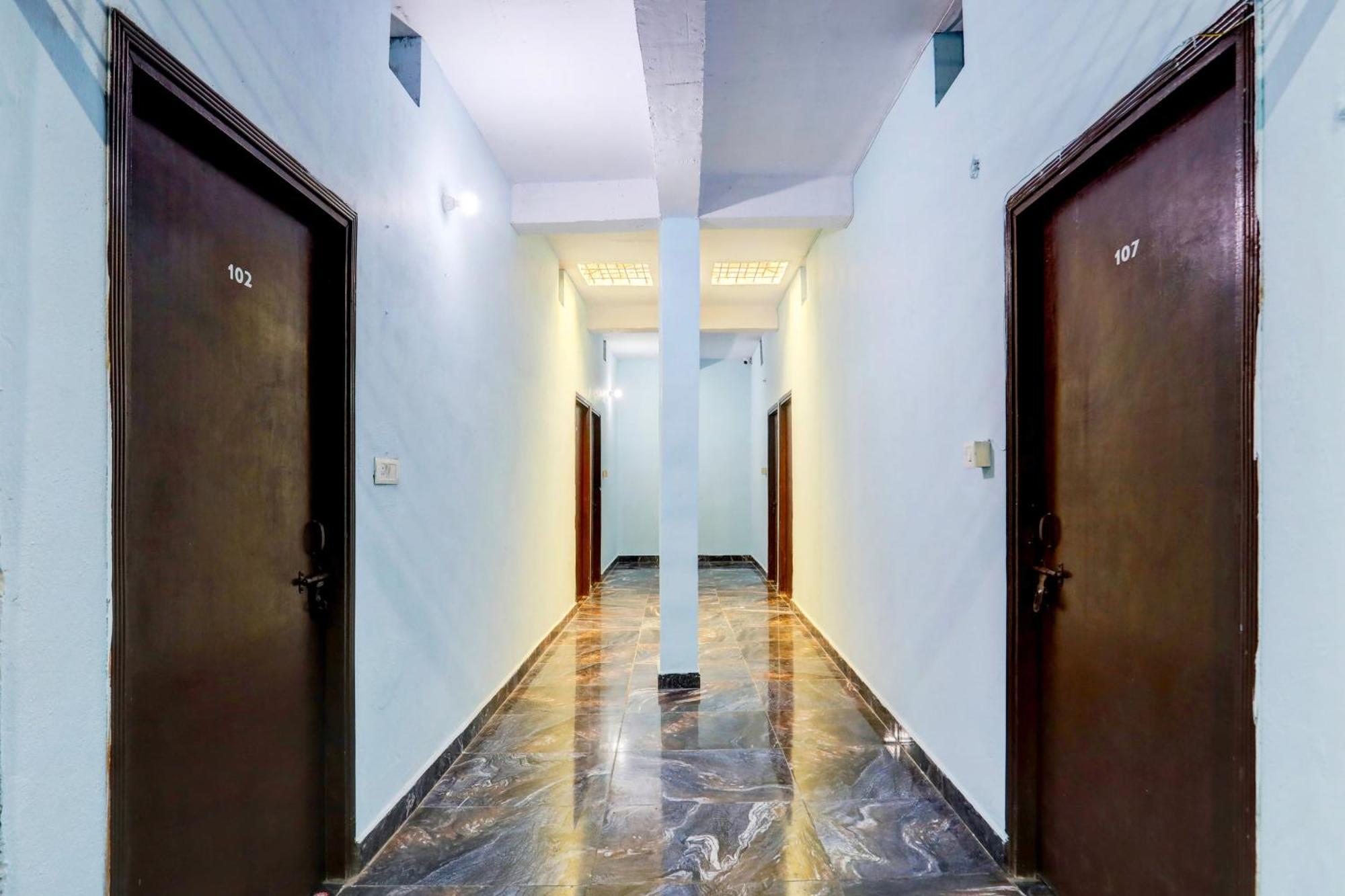 Spot On New Diamond Guest House Rudrapur Eksteriør billede