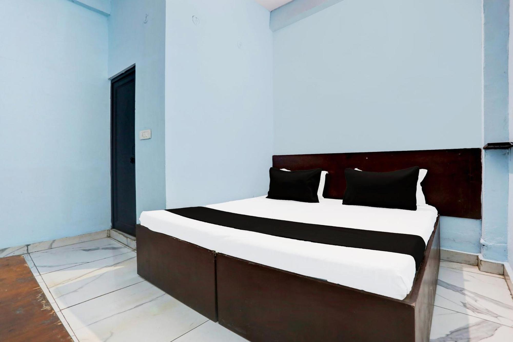 Spot On New Diamond Guest House Rudrapur Eksteriør billede