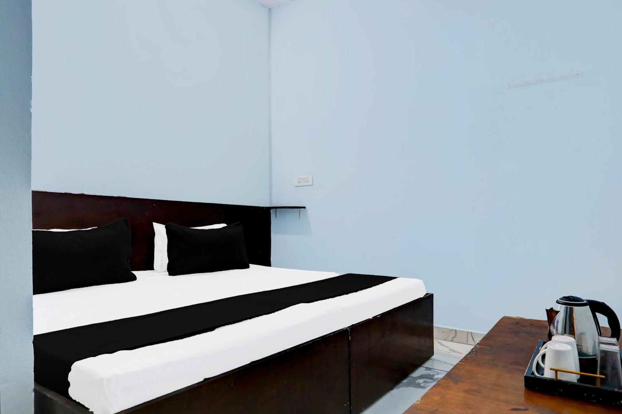 Spot On New Diamond Guest House Rudrapur Eksteriør billede