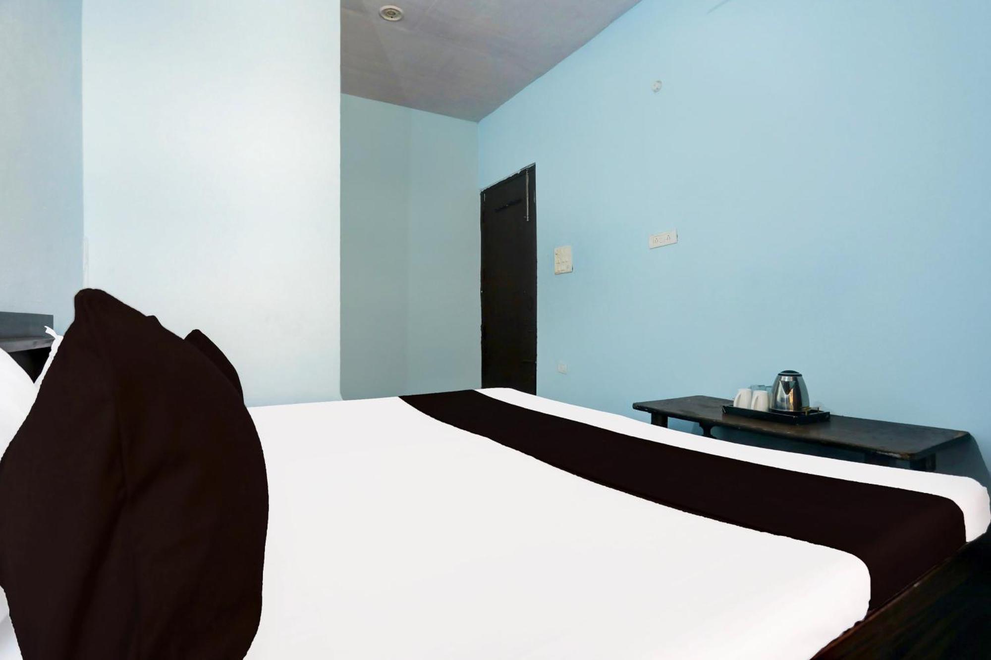 Spot On New Diamond Guest House Rudrapur Eksteriør billede