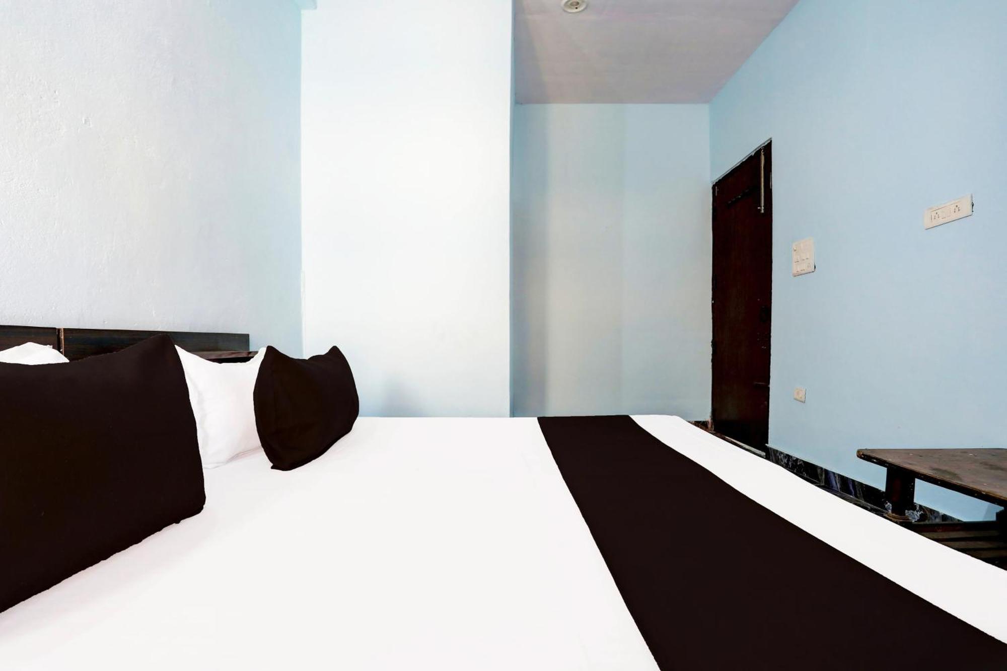 Spot On New Diamond Guest House Rudrapur Eksteriør billede