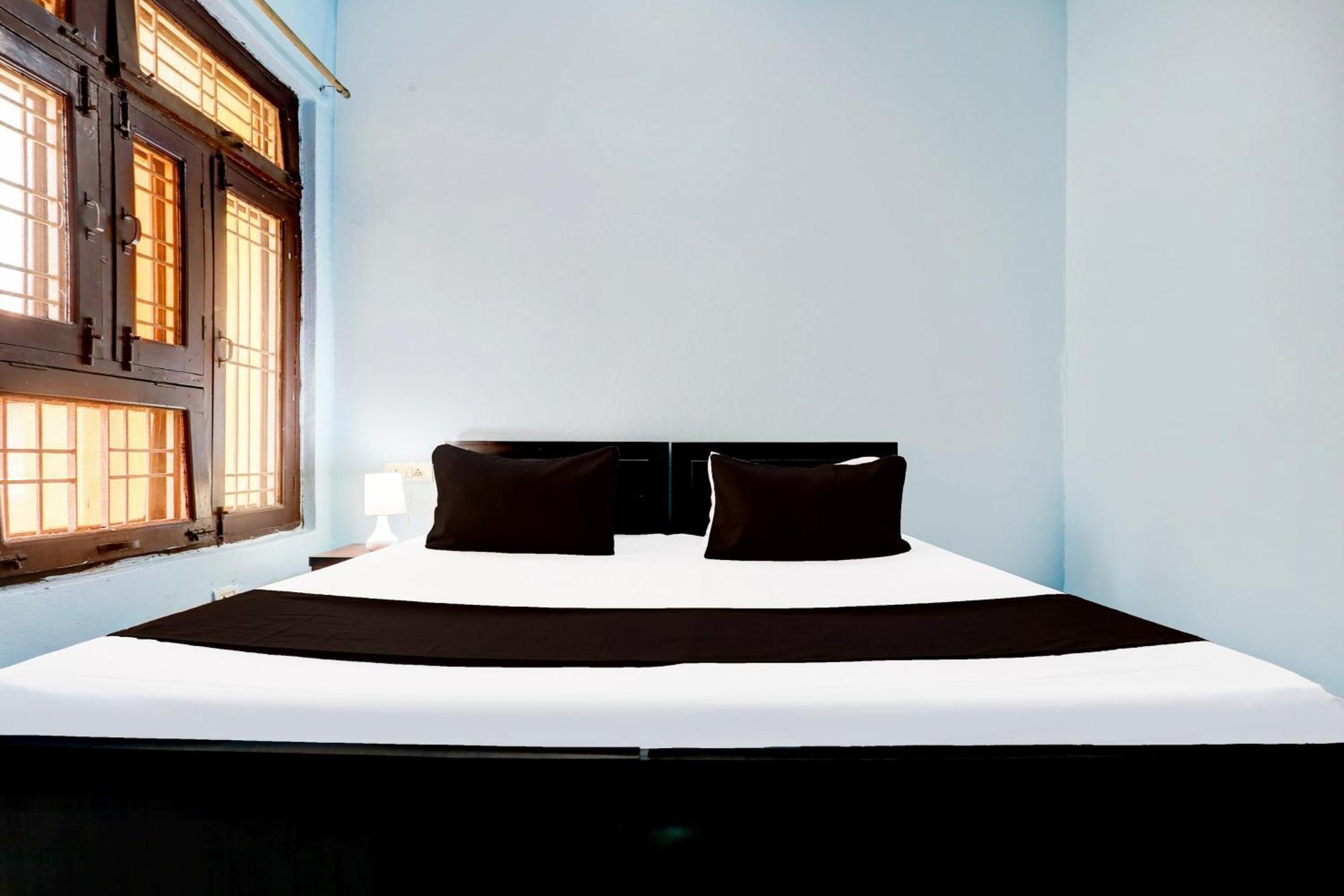 Spot On New Diamond Guest House Rudrapur Eksteriør billede