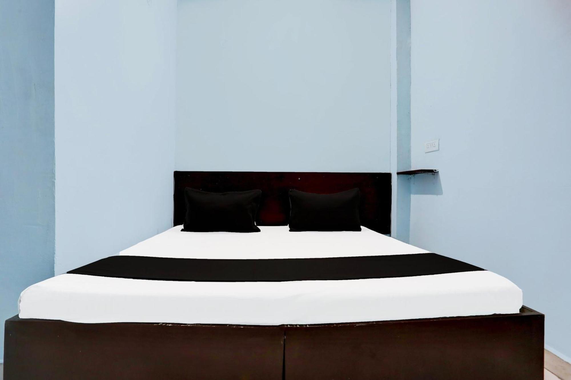 Spot On New Diamond Guest House Rudrapur Eksteriør billede