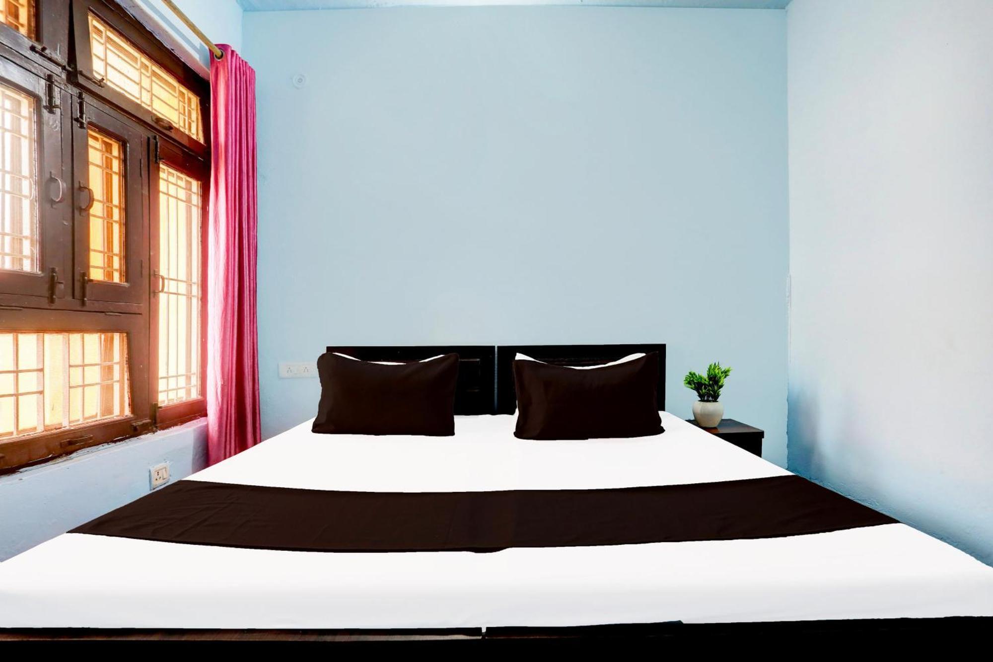 Spot On New Diamond Guest House Rudrapur Eksteriør billede