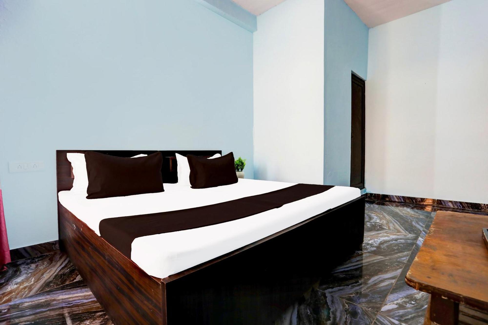 Spot On New Diamond Guest House Rudrapur Eksteriør billede