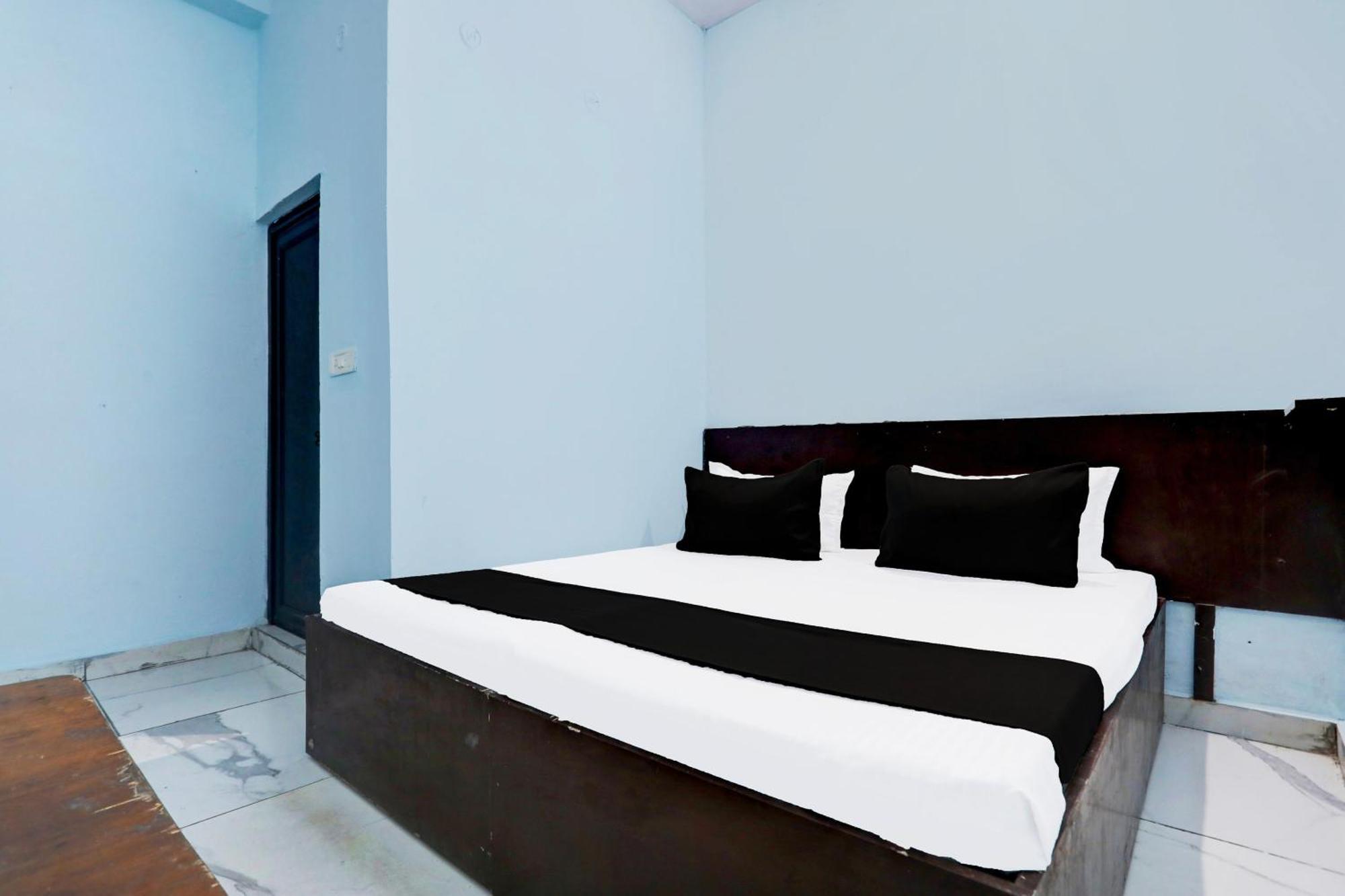 Spot On New Diamond Guest House Rudrapur Eksteriør billede