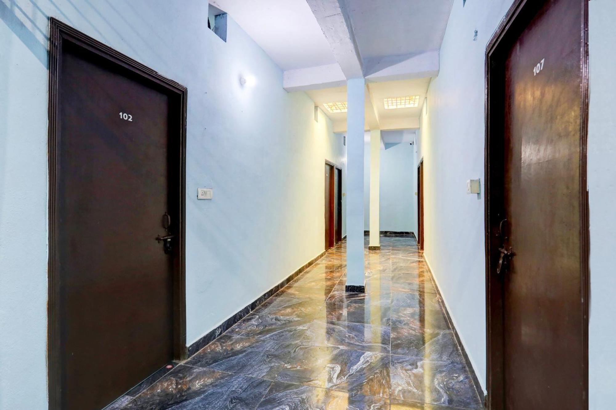 Spot On New Diamond Guest House Rudrapur Eksteriør billede